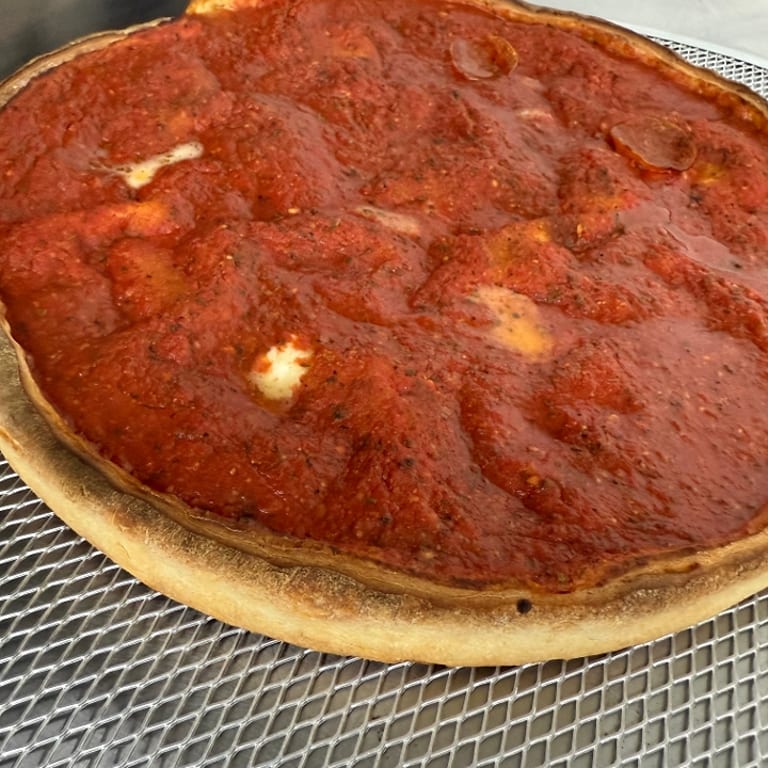 Chicago-Style Deep Dish Pizza: A Must-Try!
